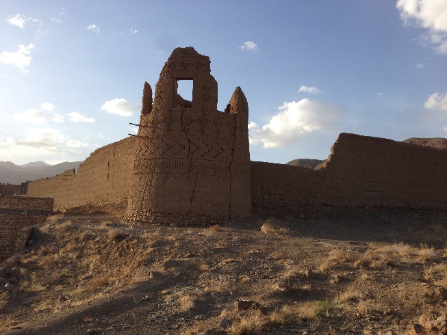 قلعه ایی تاریخی در اردهال که می تواند مکمل جلب توریسم به این منطقه شود 